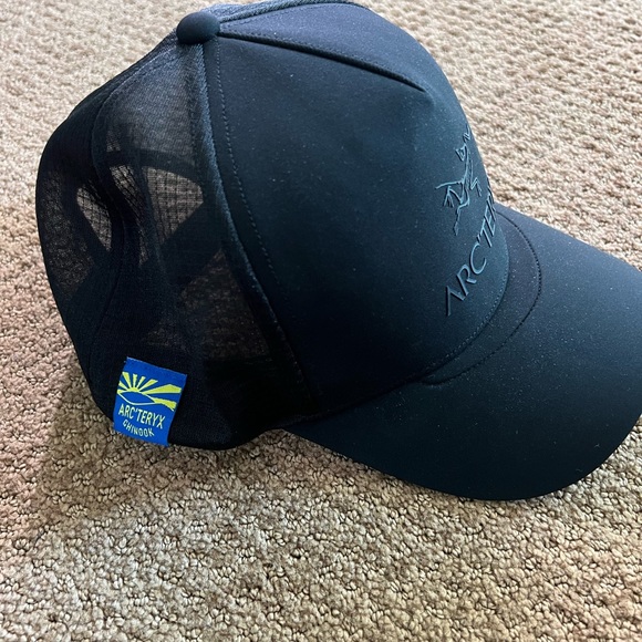 Arcteryx trucker hat - Picture 3 of 4